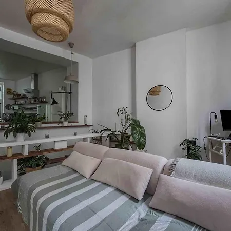70 M With Terrace In The Heart Of Parijs